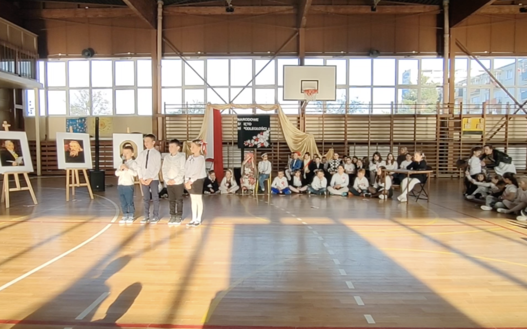Występ klas 1-3 z okazji 11 Listopada