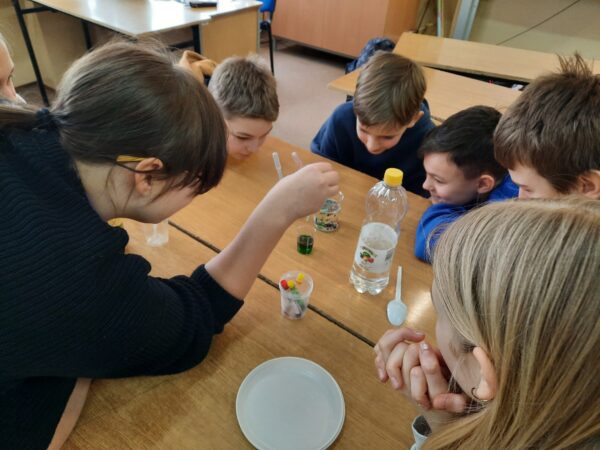 Eksperymenty w klasach 6