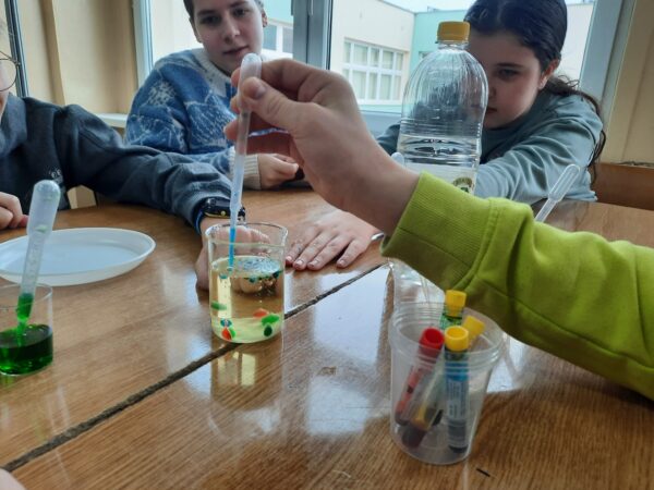 Eksperymenty w klasach 6
