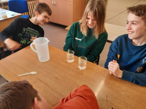 Eksperymenty w klasach 6