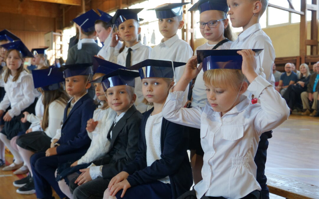 Pasowanie uczniów klas 1
