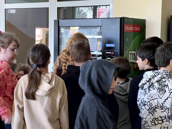 Automaty z napojami w szkole
