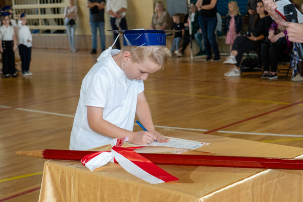 Pasowanie uczniów klas 1