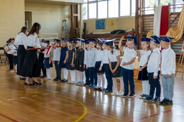 Pasowanie uczniów klas 1