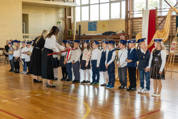 Pasowanie uczniów klas 1