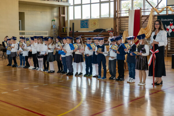 Pasowanie uczniów klas 1