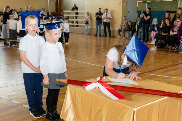 Pasowanie uczniów klas 1