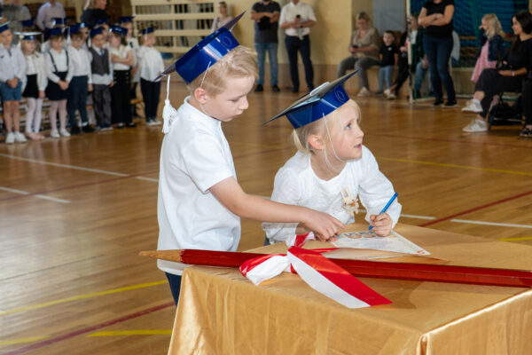 Pasowanie uczniów klas 1